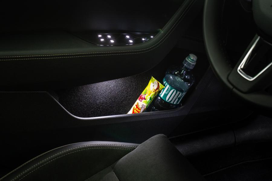 Детали интерьера Skoda Superb Laurin & Klement 2019 года  (WW) (фото 71 из 93)